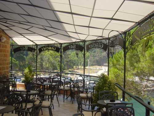 pergola sur mesure pour restaurant Corse