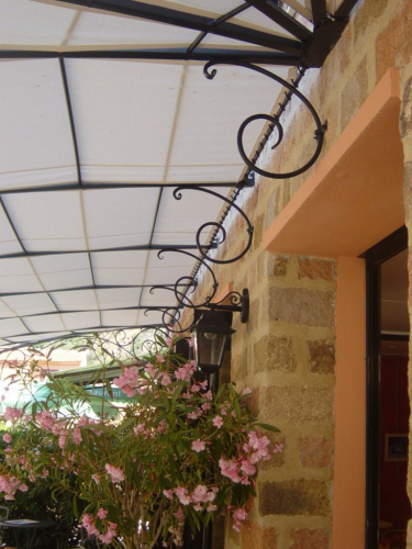 pergola sur mesure pour restaurant Corse