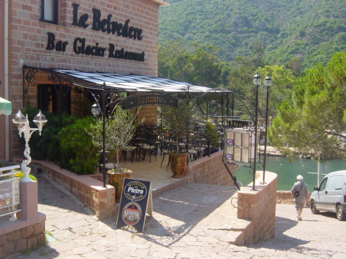 pergola sur mesure pour restaurant Corse