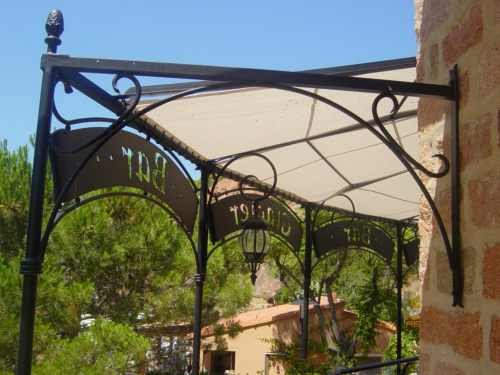 pergola sur mesure pour restaurant Corse