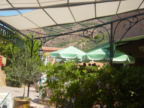 pergola sur mesure pour restaurant Corse