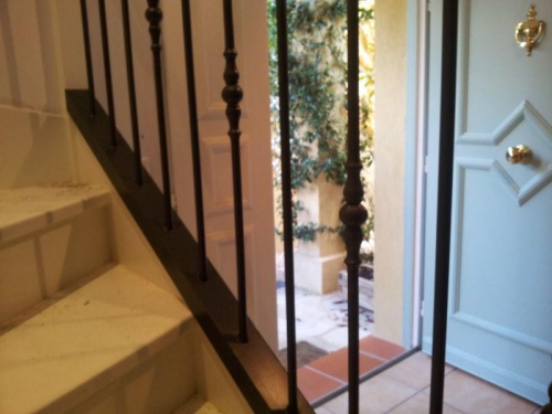 rampe en fer forgé sur escalier bois à Paris