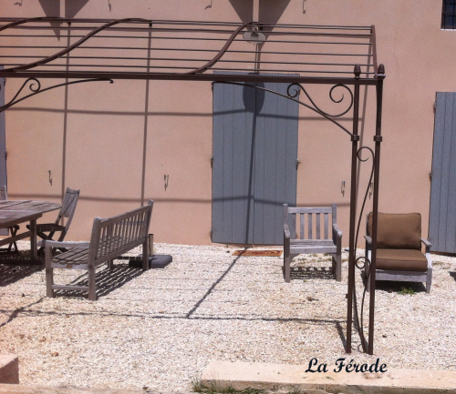pergola fer forgé sur mesure pour grande terrasse Aix en Provence