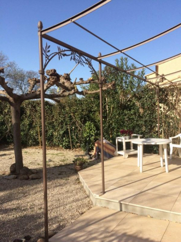 pergola fer forgé avec 2 largeurs différentes à avignon