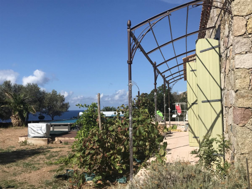 pergola fer forgé en Corse